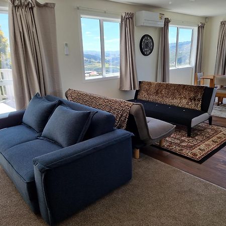 Stunning View, Privacy, Close To Ferry & Brand-New Wellington Exterior photo