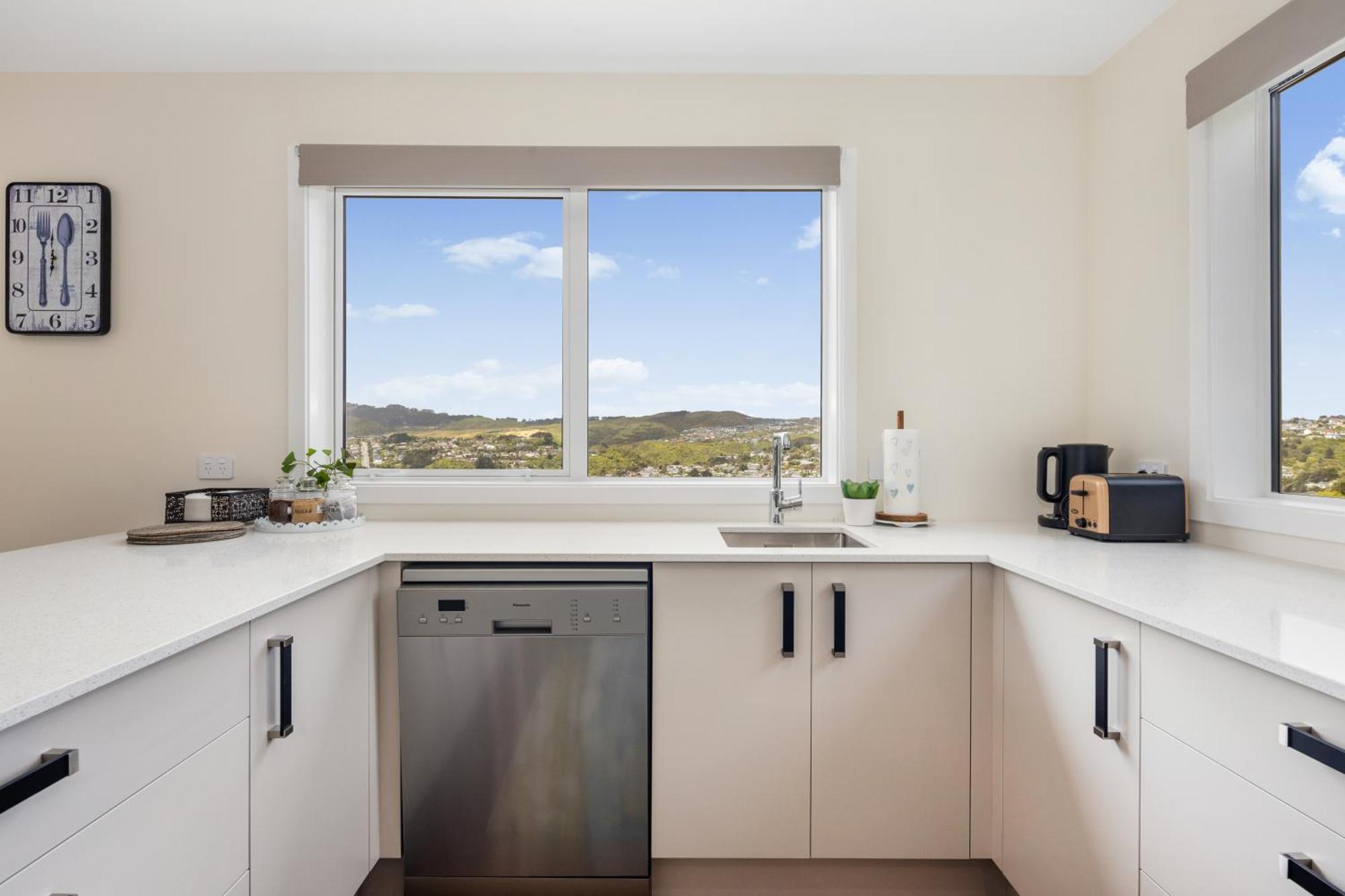 Stunning View, Privacy, Close To Ferry & Brand-New Wellington Exterior photo