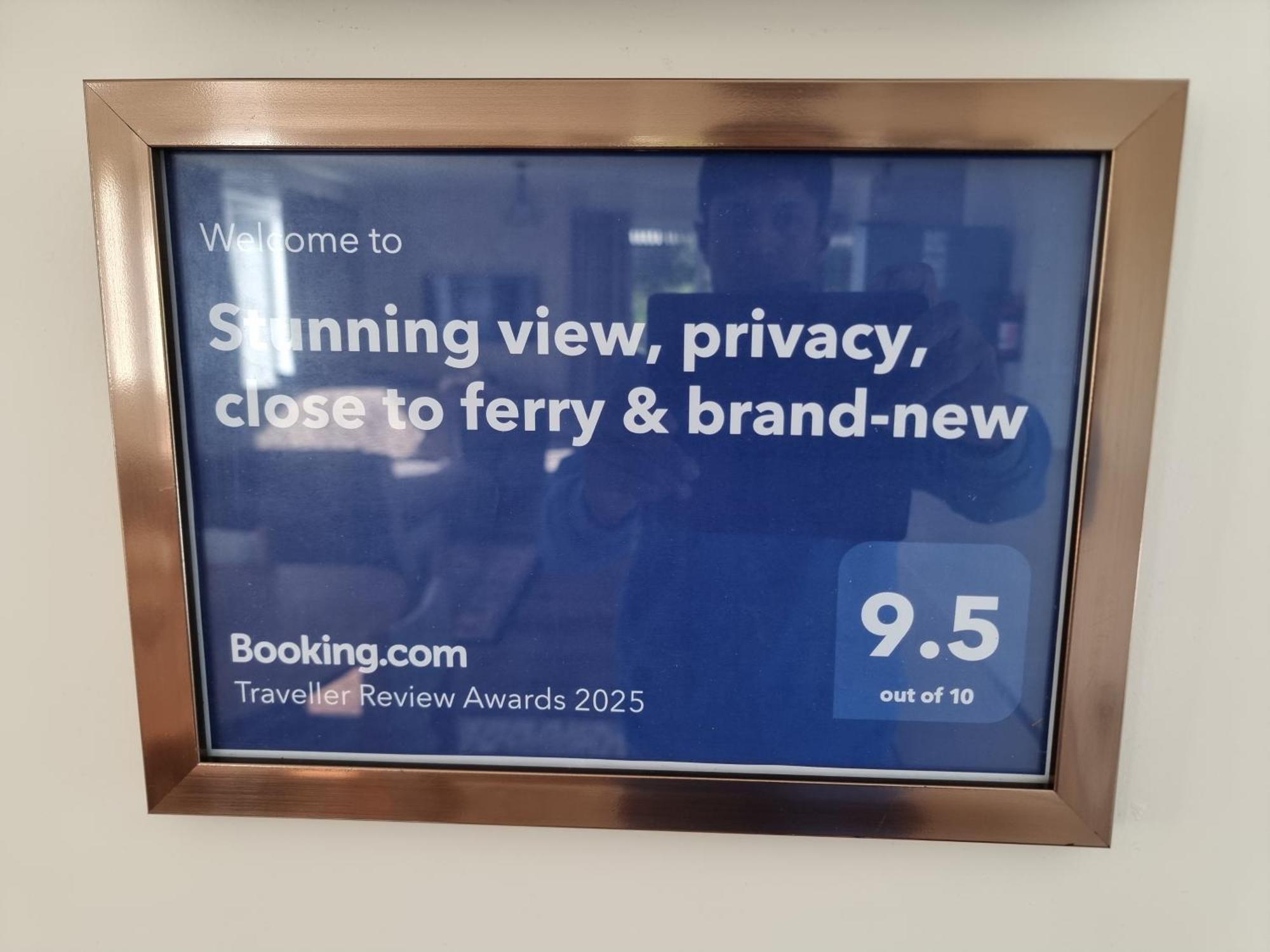 Stunning View, Privacy, Close To Ferry & Brand-New Wellington Exterior photo